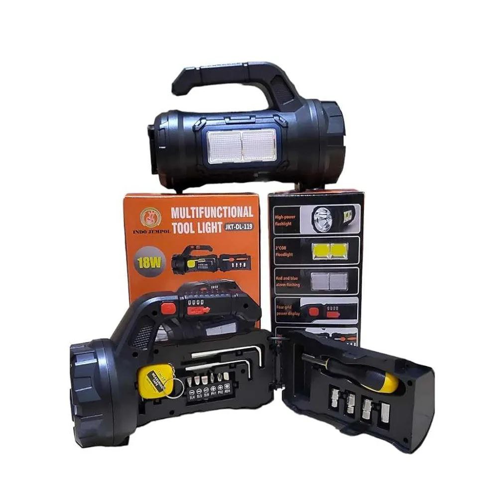 Lampe torche avec Boîte à outils